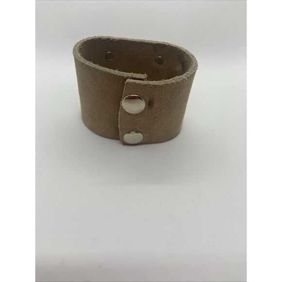 Handmade (?) Leather Western Star Wristband Cuff W/ Double Snaps 2” Wide 8” Rnd - Picture 3 of 5